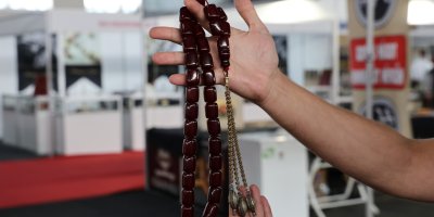 50 bin dolarlık tespih görücüye çıktı