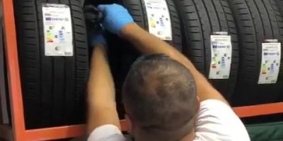 Araç lastiği satılan işyerinde lastiklerin içinde silahlar çıktı