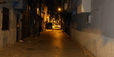 Karısını ve kayınbabasını vurdu, silahla motosiklet gasp edip kaçarken yakalandı