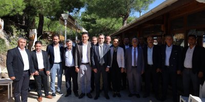 Kozan’da muhtarlar ilçe yöneticileri ile bir araya geldi