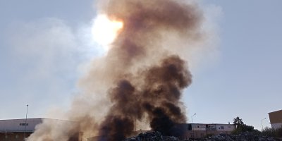 Mobilyacılar Sitesi'ndeki boş alanda yangın çıktı