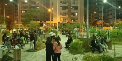 Depremin Hemen Ardından 8 Artçı Deprem Meydana Geldi! Halk Sokakta