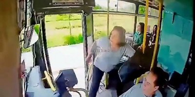 Kapısı açık otobüsten düşen kadının ölümü: Otobüs şoförüne hapis cezası ve tahliye