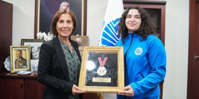 Adanalı sporcu Avrupa'dan halterde 3 altın madalya ile döndü