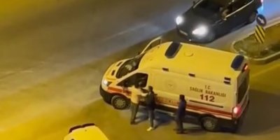 "Beni tanıyor musun?" diyerek ambulansın camını yumrukladı, o anlar kamerada