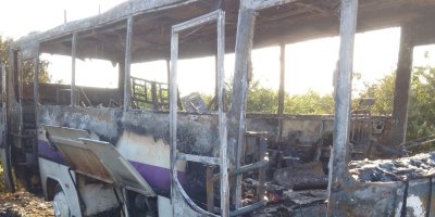 İşçi otobüsü yanarak hurdaya döndü