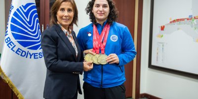 3 Altın Madalya Kazanan Adanalı Halterci Adana'ya döndü