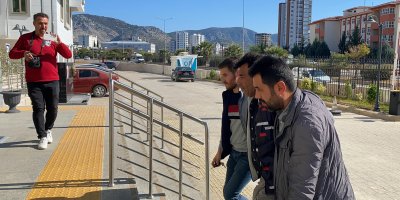 Silahla sokak ortasında eşini vuran şahıs tutuklandı