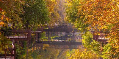 Kozan Atatürk Parkı sonbahar renklerine büründü