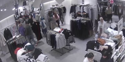 AVM'deki yankesicilik anları kamerada