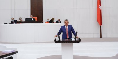 Sağlık emekçileri alanlarda, Ayhan Barut Meclis'te direniyor