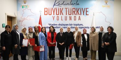 AK Parti Adana'da 5 ilçede kadın kolları başkanlarında değişim