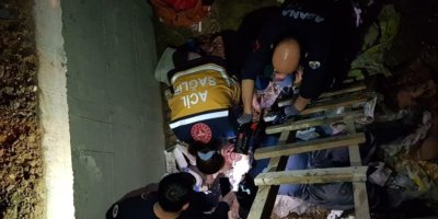 Adana'da bir vatandaş inşaat kuyusuna düştü