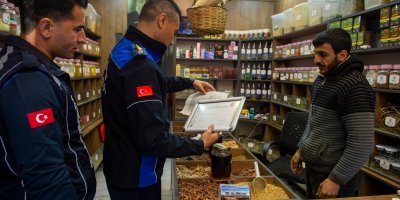 Seyhan Zabıta ekipleri kaldırım işgali denetimi yaptı