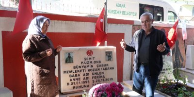 Şehit babası oğlunun kabrinin başından bir gün olsun ayrılmıyor
