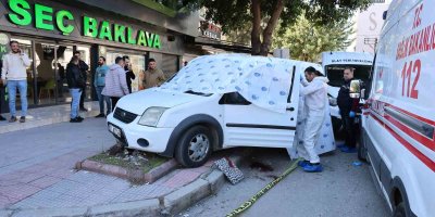 Adana'da aşk cinayeti: Kadın önce eski sevgilisini ensesinden vurdu sonra intihar etti