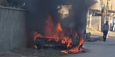 Park halindeki otomobil yandı