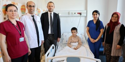 10 yaşındaki Berat, milyonda bir görülen tümörden Adana'da kurtuldu