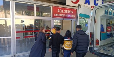 Adana'da kaldırımda yürüyen kadına otomobil çarptı