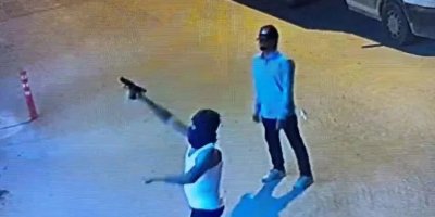 Saklanmışlar: Adana'da Kıvanç Towers'a silahla saldıran 2 saldırgan yakalandı