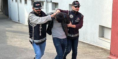 Otomobilin arka tampon ve ön konsol boşluğundan 50 silah çıktı