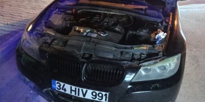 Polisten kaçan şüpheliler aracın kaputuna sakladıkları silah ve uyuşturucuyla yakalandı