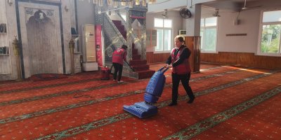 Ceyhan’da camilerde kapsamlı temizlik