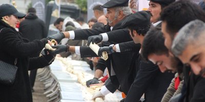 Dünyanın en uzun Adana döneri Kocaeli'de dağıtıldı: Tam 141 metre...