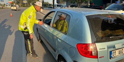 Polisten sürücülere 'akıllı kavşak' bilgilendirmesi