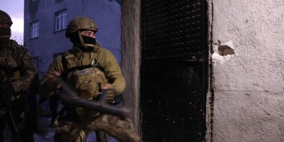 Adana torbacılara şafak operasyonu: 25 gözaltı kararı