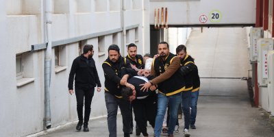 Güpegündüz kuyumcuyu soyanlar yakalandı