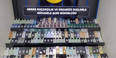 Yolcu otobüsünün motoruna gizlenmiş 188 gümrük kaçağı cep telefonu ele geçirildi