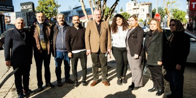 Adana'da esnaf yolları yapılınca davullu zurnalı teşekkür etti