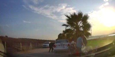 Piknik yapan ailenin aracını böyle soydu