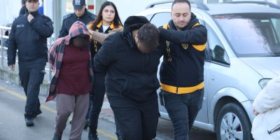 Ruhsatlı silah aldırıp karaborsada satan şüpheliler yakalandı