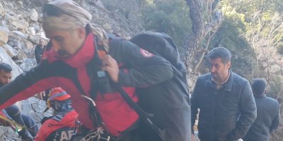 Kahramanmaraş'ta kayalıklardan düşen vatandaşın cenazesi bulunduğu yerden çıkartıldı