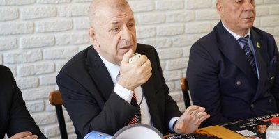 Ümit Özdağ Adana’da  büyük ilgi gördü