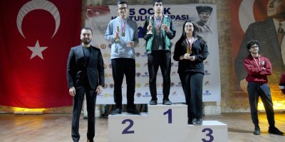 Satranç turnuvasında açılış hamlesini Başkan Tekin yaptı