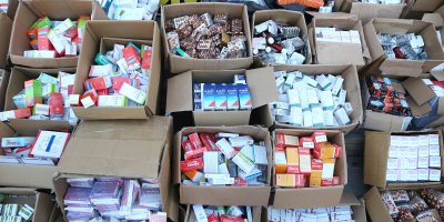 Reçeteyle ilaç alıp daha sonra satan baba-oğul yakalandı