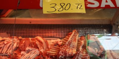 Adana'da kasap ve vatandaşlardan fahiş fiyatla et satanlara tepki