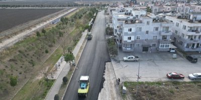 Ceyhan'da yaz-kış asfalt çalışmaları sürüyor