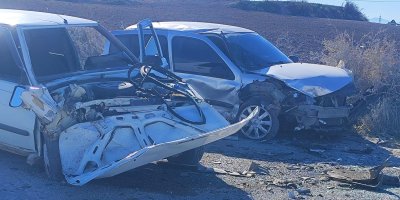 Adana''da trafik kazası: 2 yaralı