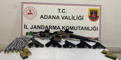 Jandarma bir araçta 6 silah ele geçirdi