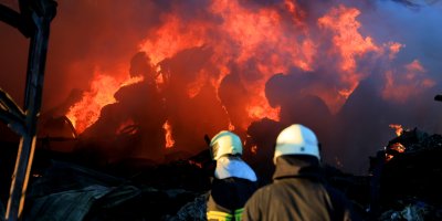 Adana'da geri dönüşüm fabrikasındaki yangın kontrol altına alındı