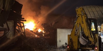 Adana'da Ağaç sökümü sırasında yangın çıktı