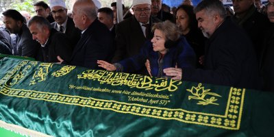 Bolu'daki otel yangınında ölen Adanalı Doğan ailesi yan yana toprağa verildi