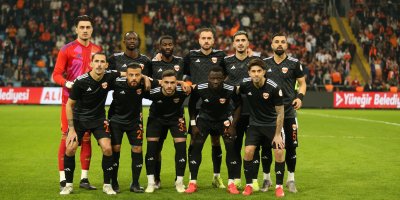 Adanaspor’dan yas mesajı; sahaya siyah formayla çıktı
