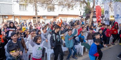 Seyhan'da sokakta tiyatro etkinliği düzenlendi