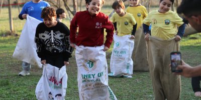 Bu kampta çocuklar hem eğlendi hem de ormanda hayatta kalmayı öğrendi