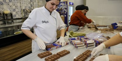 Dubai çılgınlığı bitti, Adana çikolatası yok satıyor